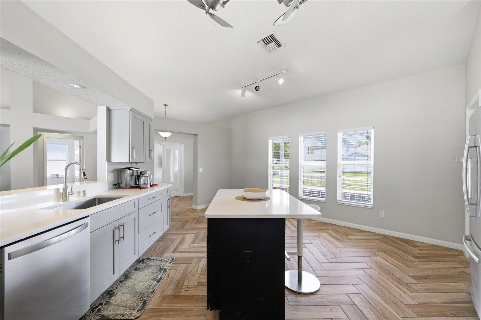 Image 10 of 33 For 224 Bryan Oak Avenue