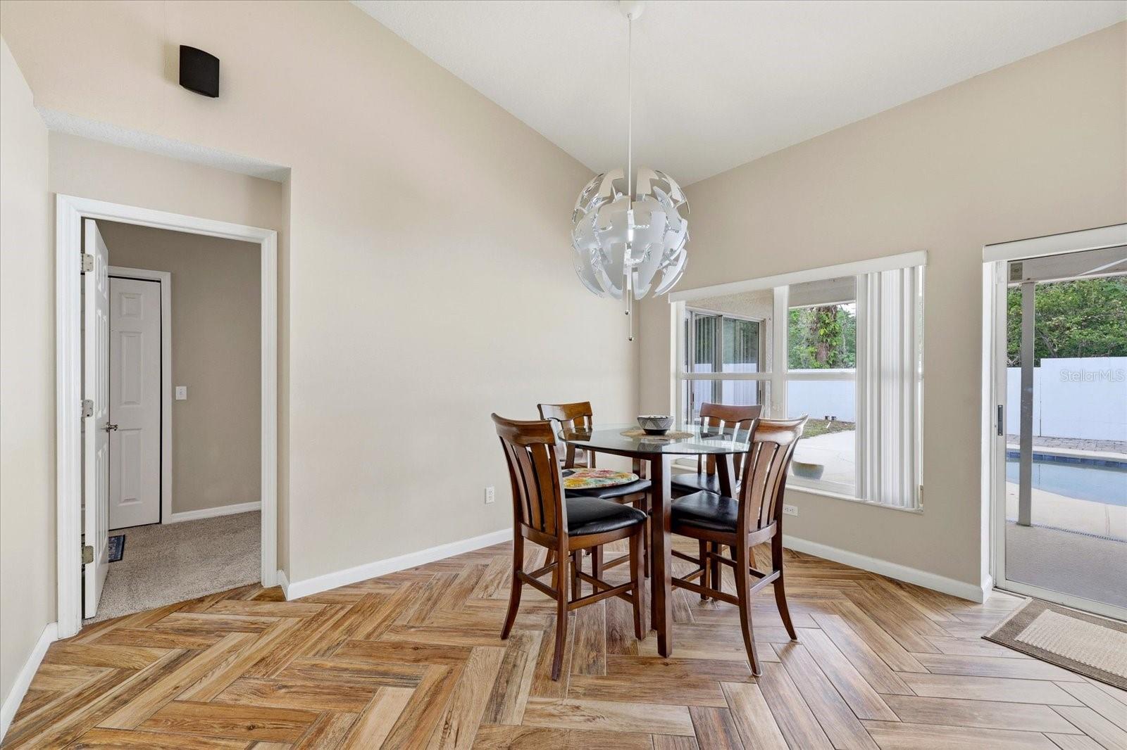 Image 11 of 33 For 224 Bryan Oak Avenue