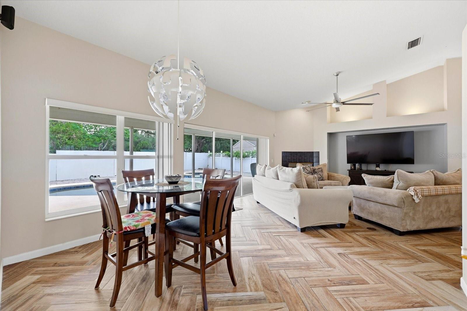 Image 12 of 33 For 224 Bryan Oak Avenue