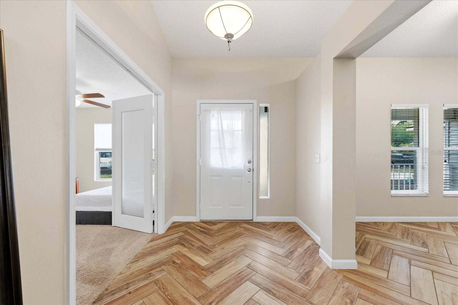 Image 14 of 33 For 224 Bryan Oak Avenue