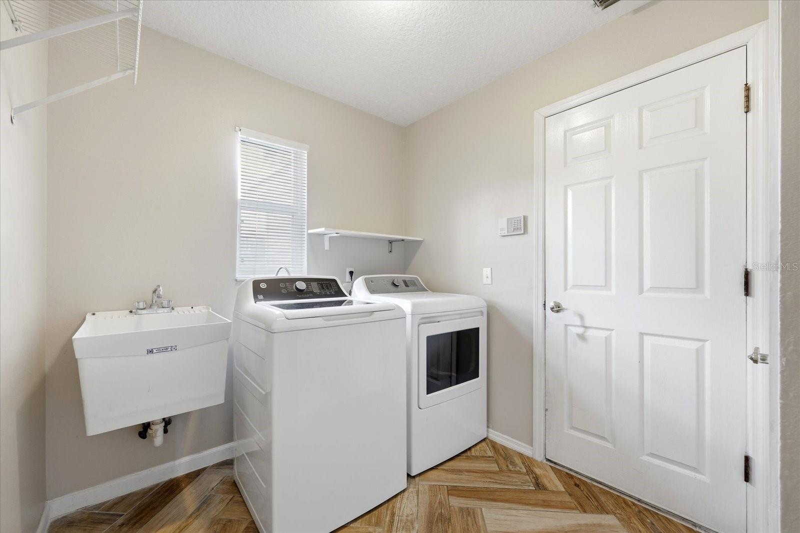 Image 26 of 33 For 224 Bryan Oak Avenue