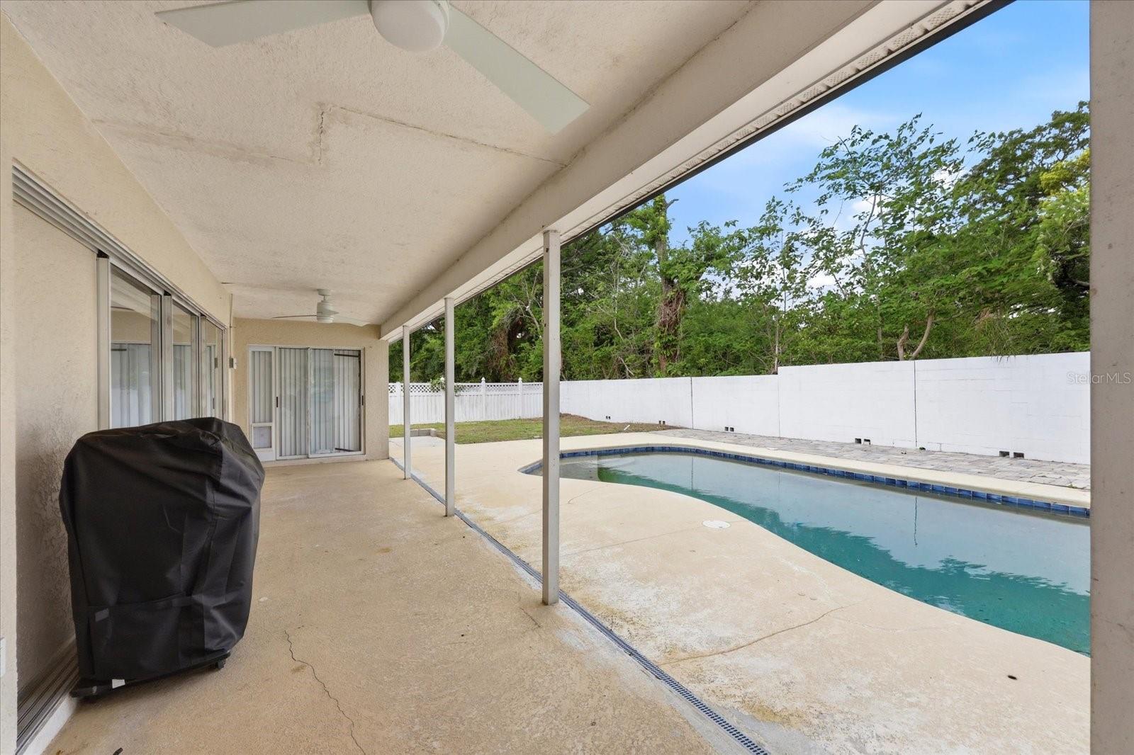 Image 28 of 33 For 224 Bryan Oak Avenue