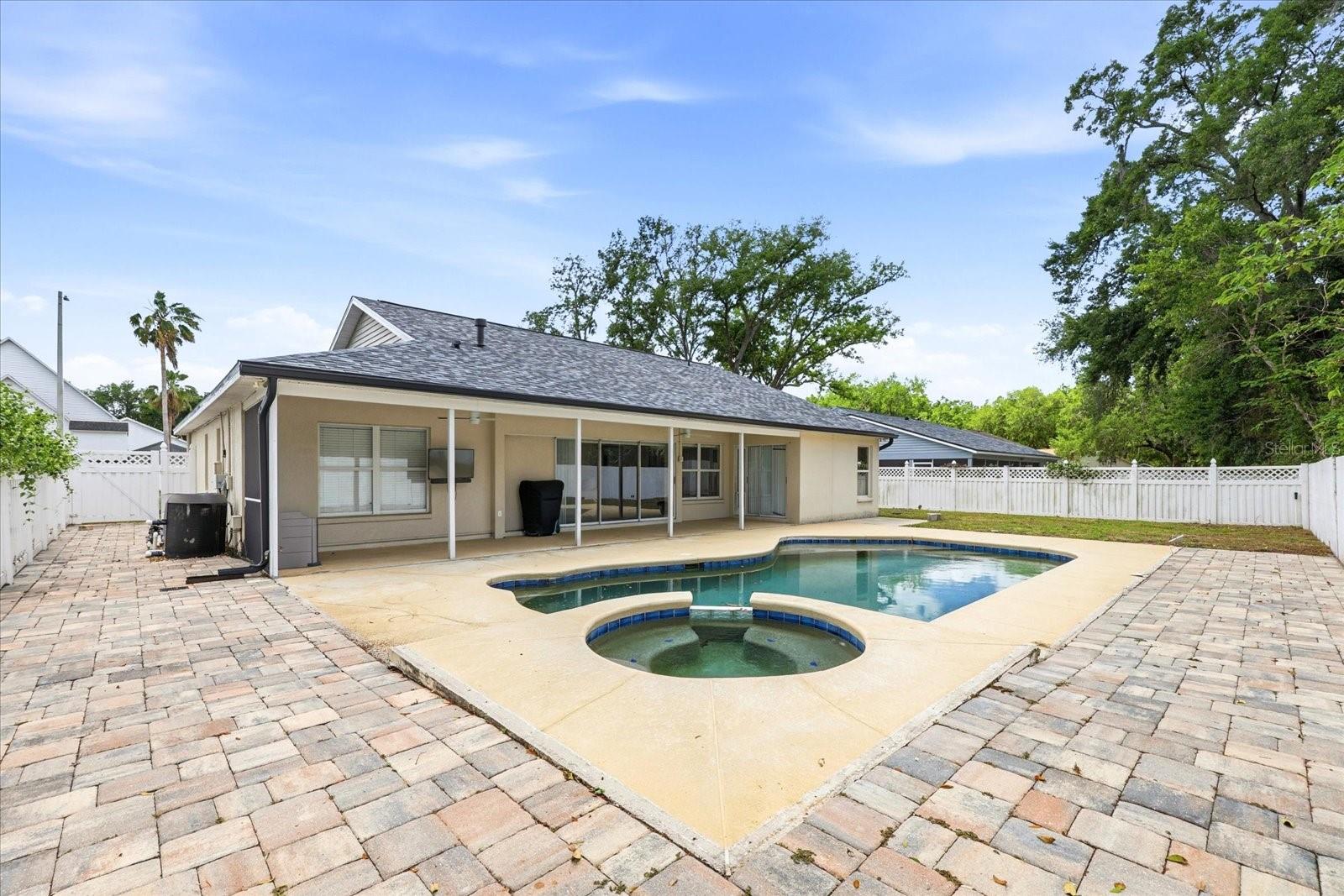 Image 29 of 33 For 224 Bryan Oak Avenue