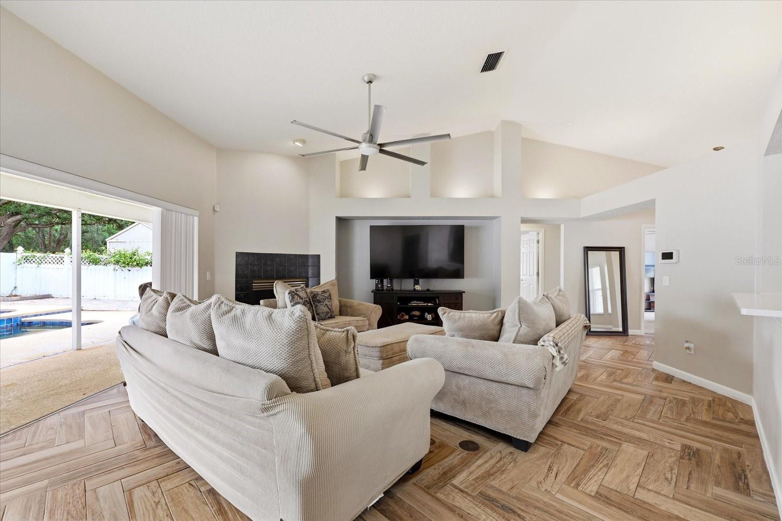 Image 3 of 33 For 224 Bryan Oak Avenue