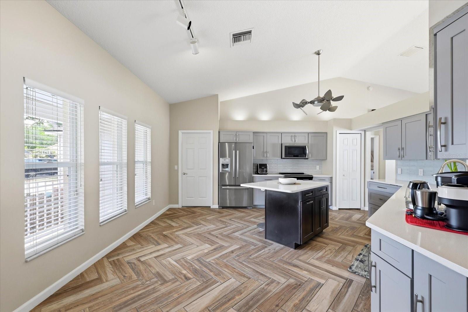 Image 6 of 33 For 224 Bryan Oak Avenue