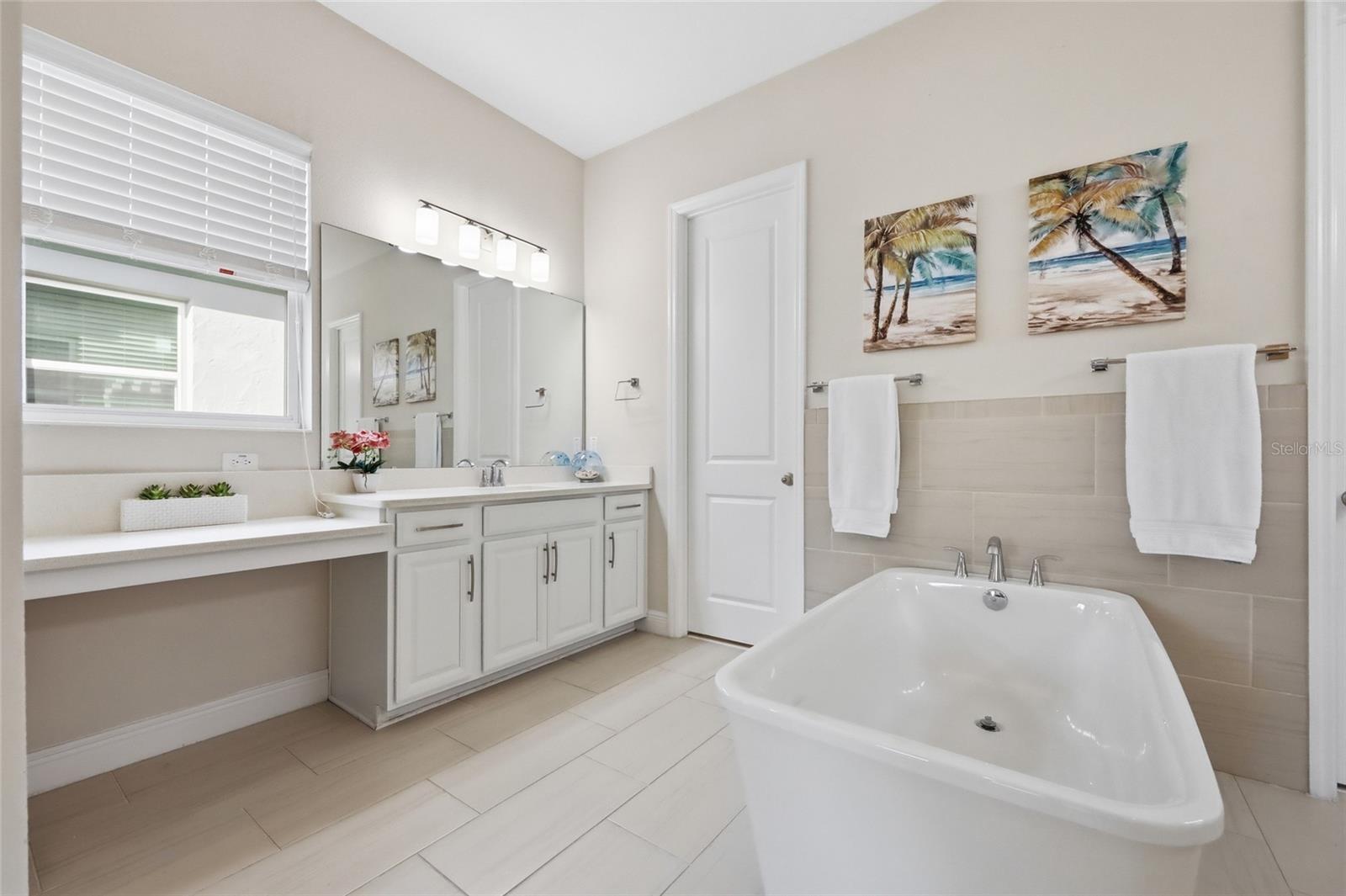 Image 23 of 49 For 1646 Holcomb Creek Street