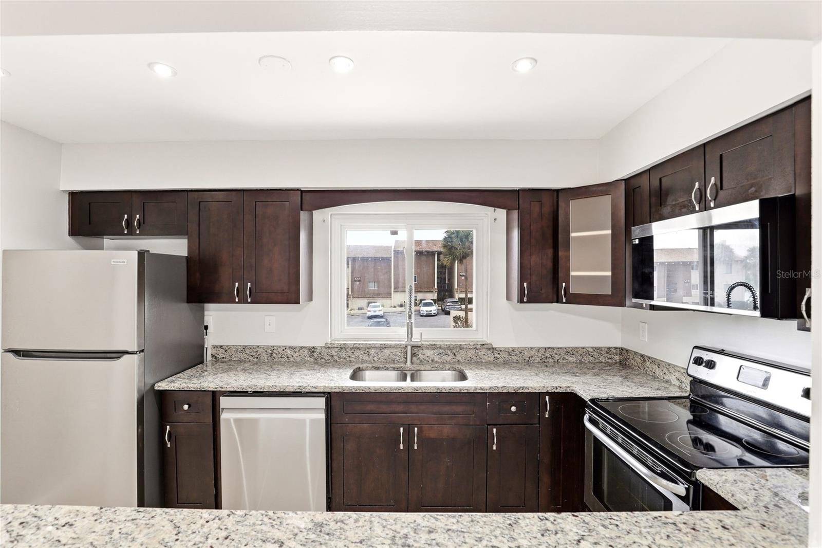 Image 13 of 38 For 626 Orange Drive 243