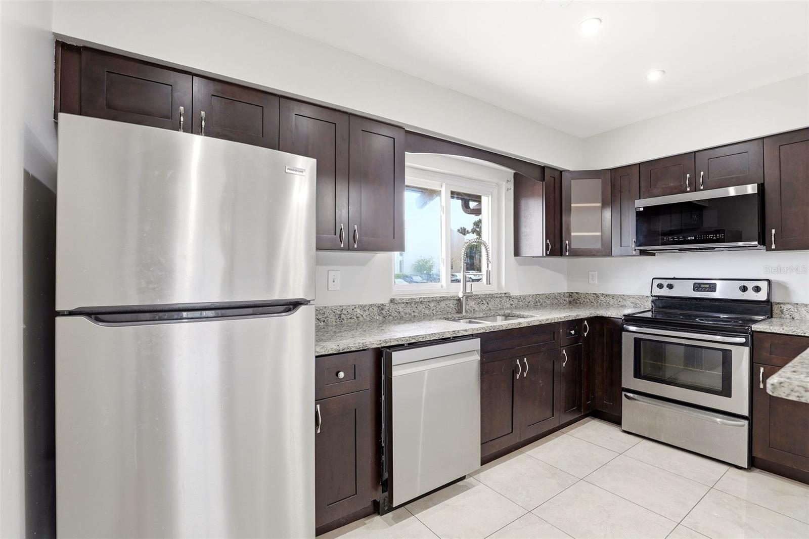 Image 14 of 38 For 626 Orange Drive 243