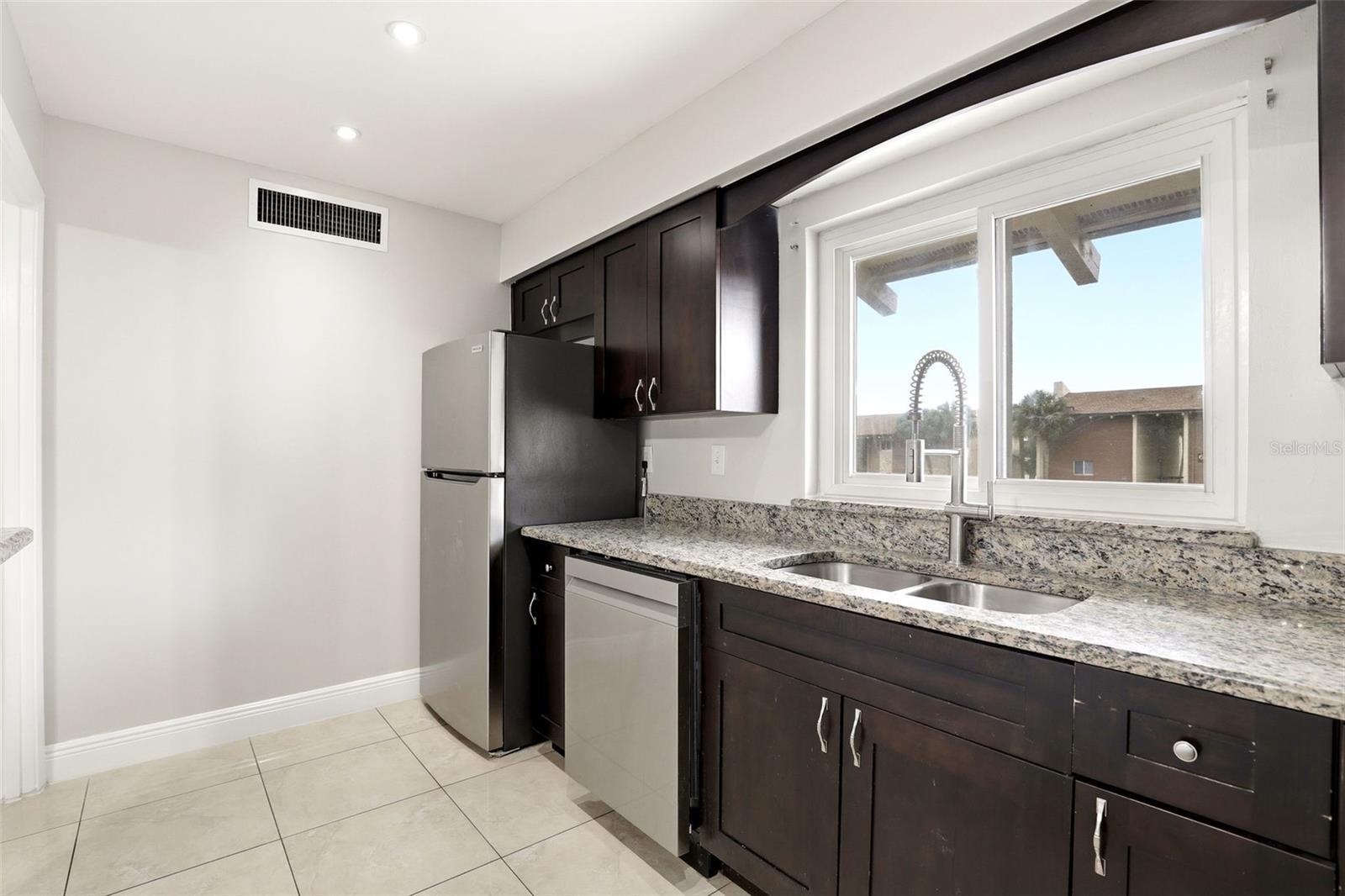 Image 15 of 38 For 626 Orange Drive 243