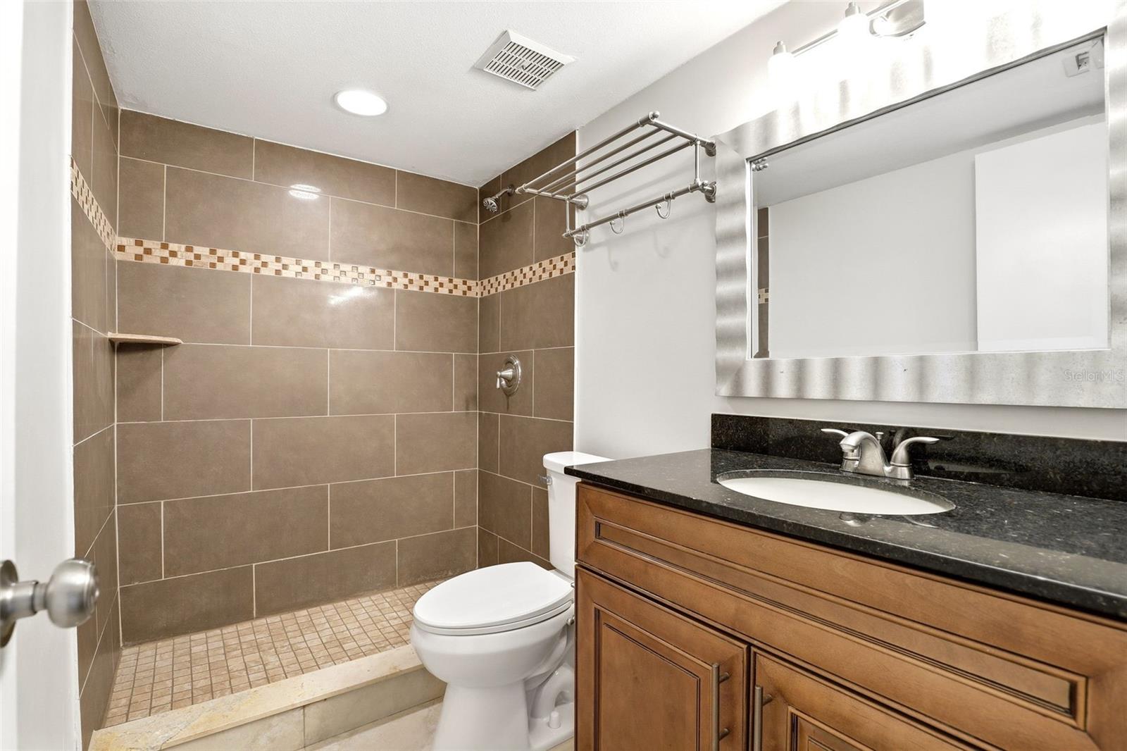 Image 16 of 38 For 626 Orange Drive 243