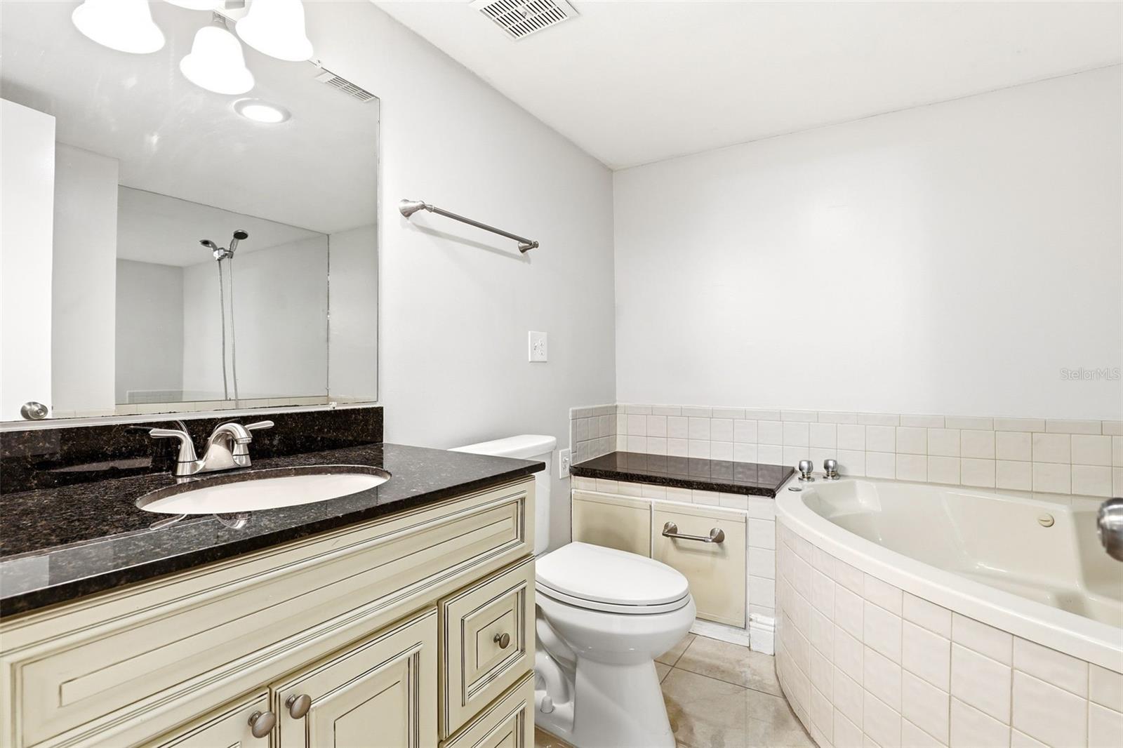 Image 17 of 38 For 626 Orange Drive 243