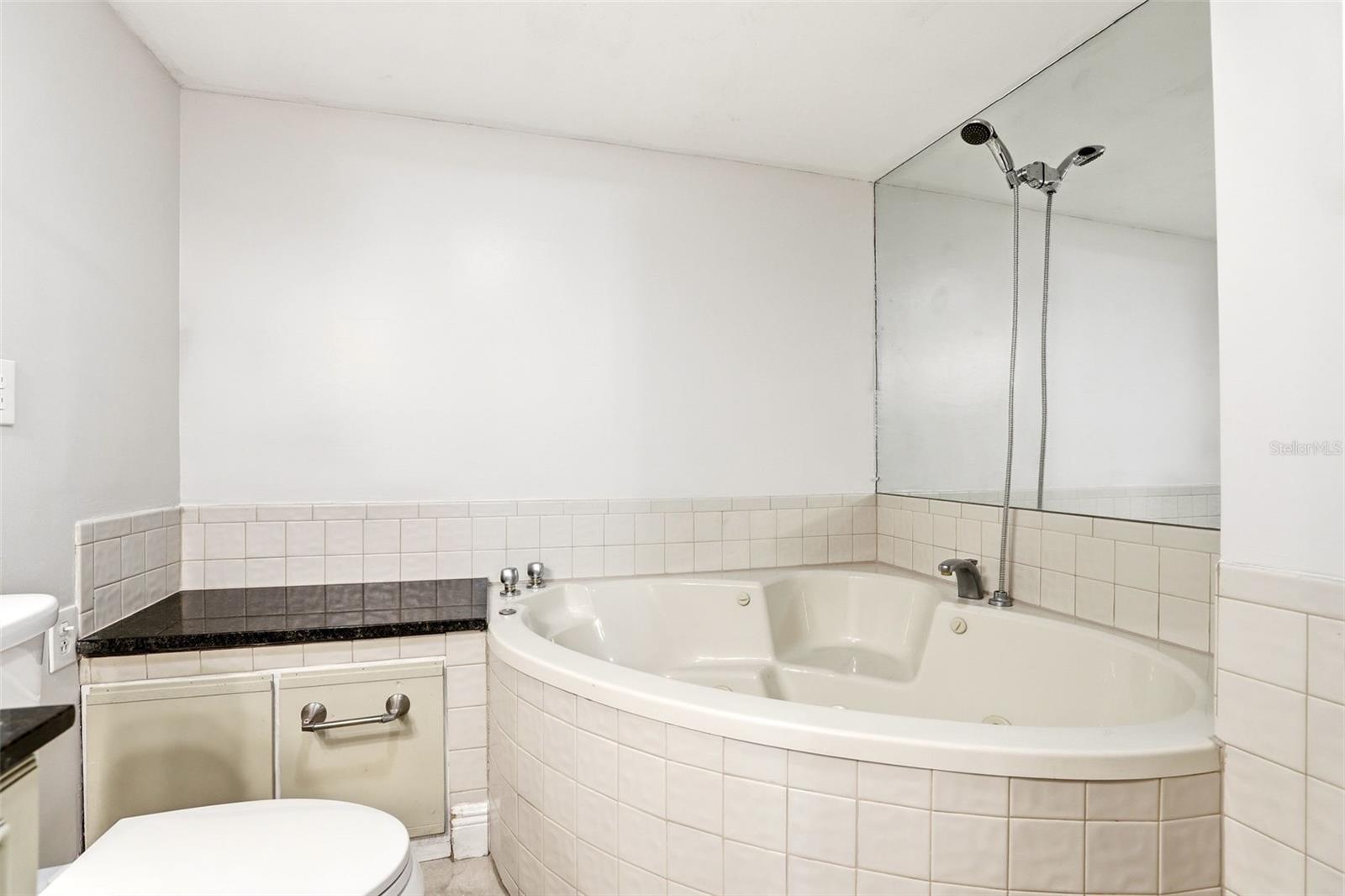 Image 18 of 38 For 626 Orange Drive 243