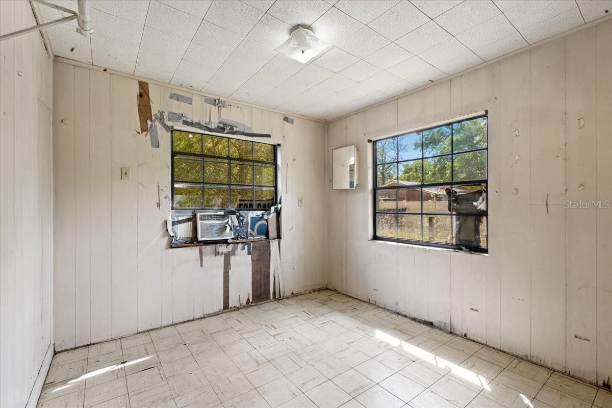 Image 18 of 41 For 6950 Highway 41