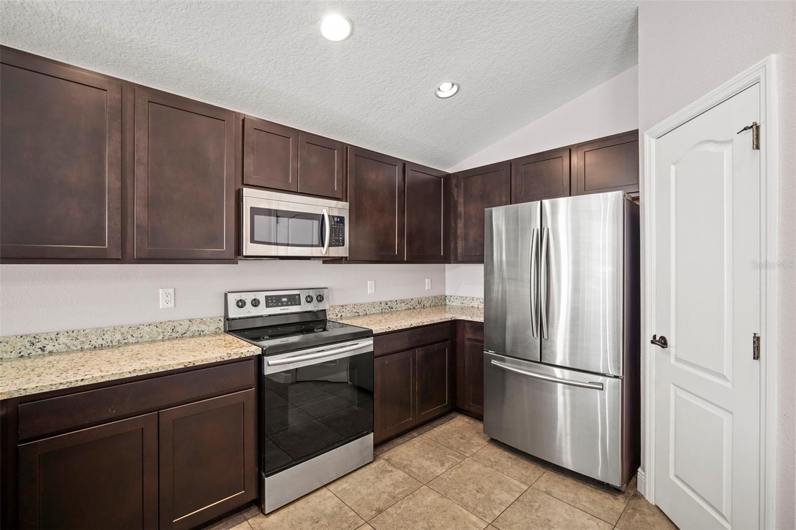 Image 15 of 58 For 20347 Starry Street