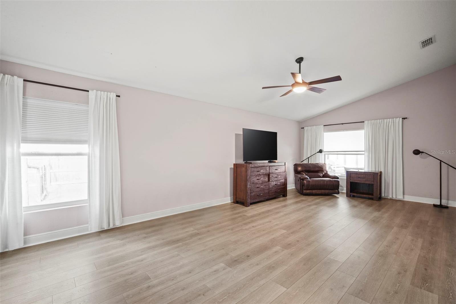 Image 21 of 58 For 20347 Starry Street