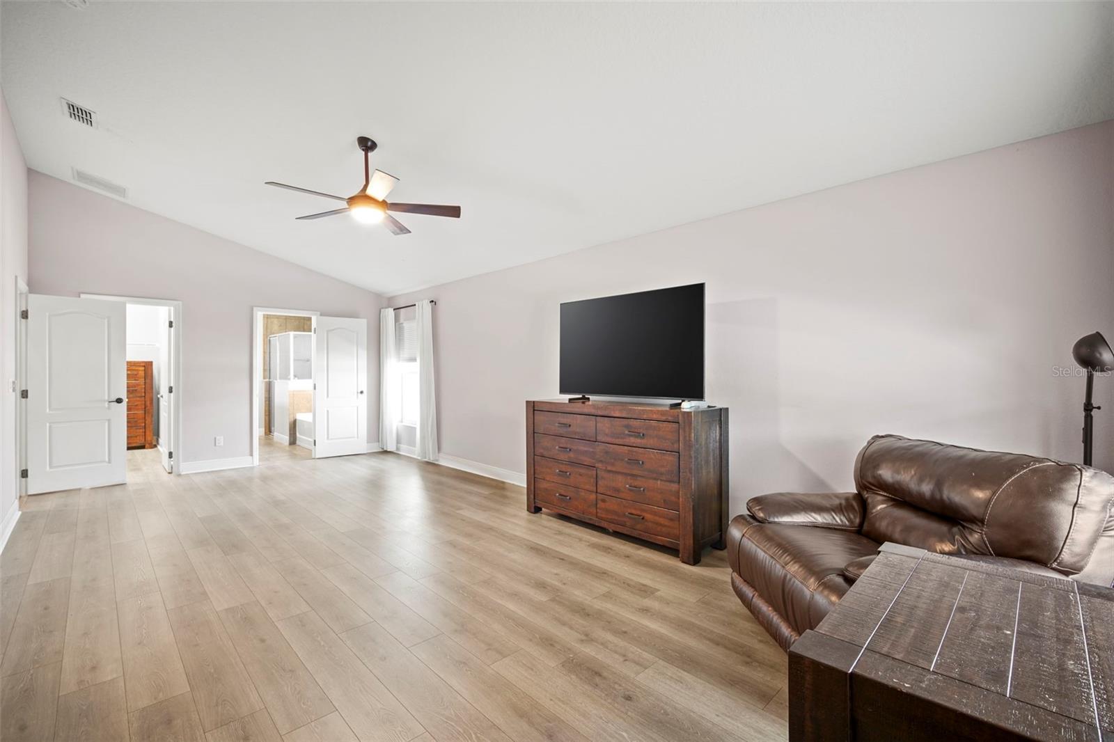 Image 23 of 58 For 20347 Starry Street