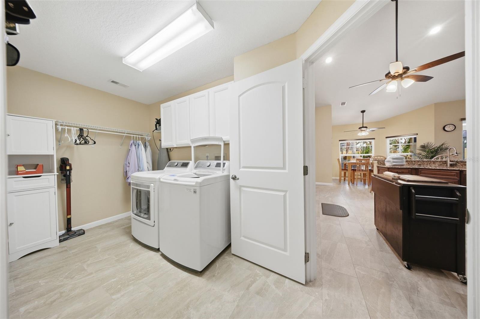 Image 12 of 49 For 118 Brookshire Court