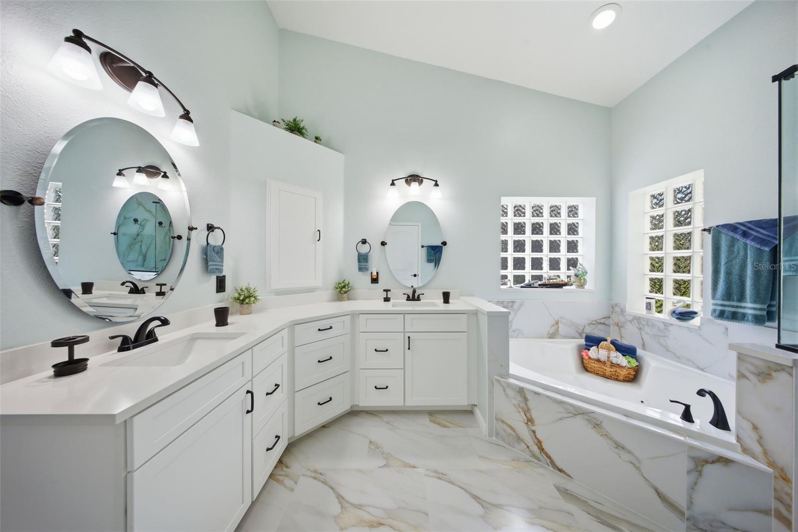 Image 22 of 49 For 118 Brookshire Court