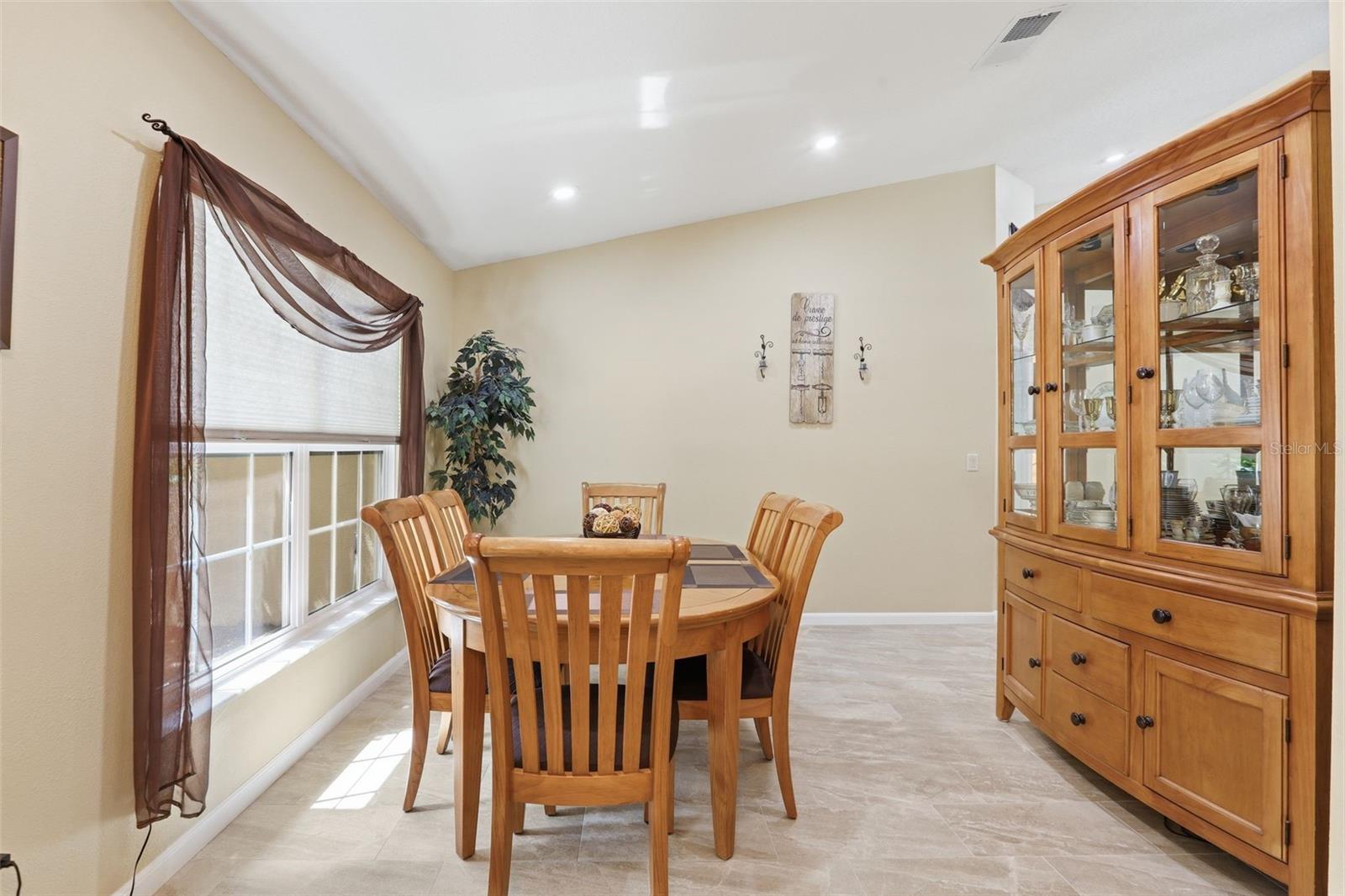 Image 7 of 49 For 118 Brookshire Court