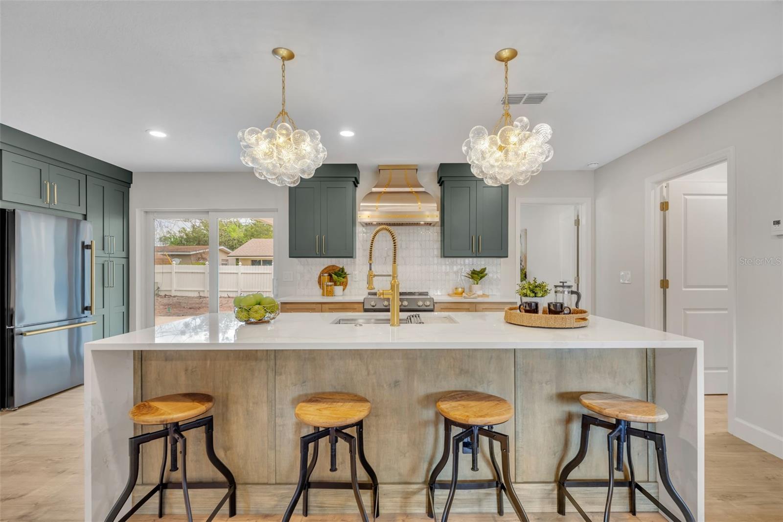 Image 10 of 35 For 350 Cornwall Rd