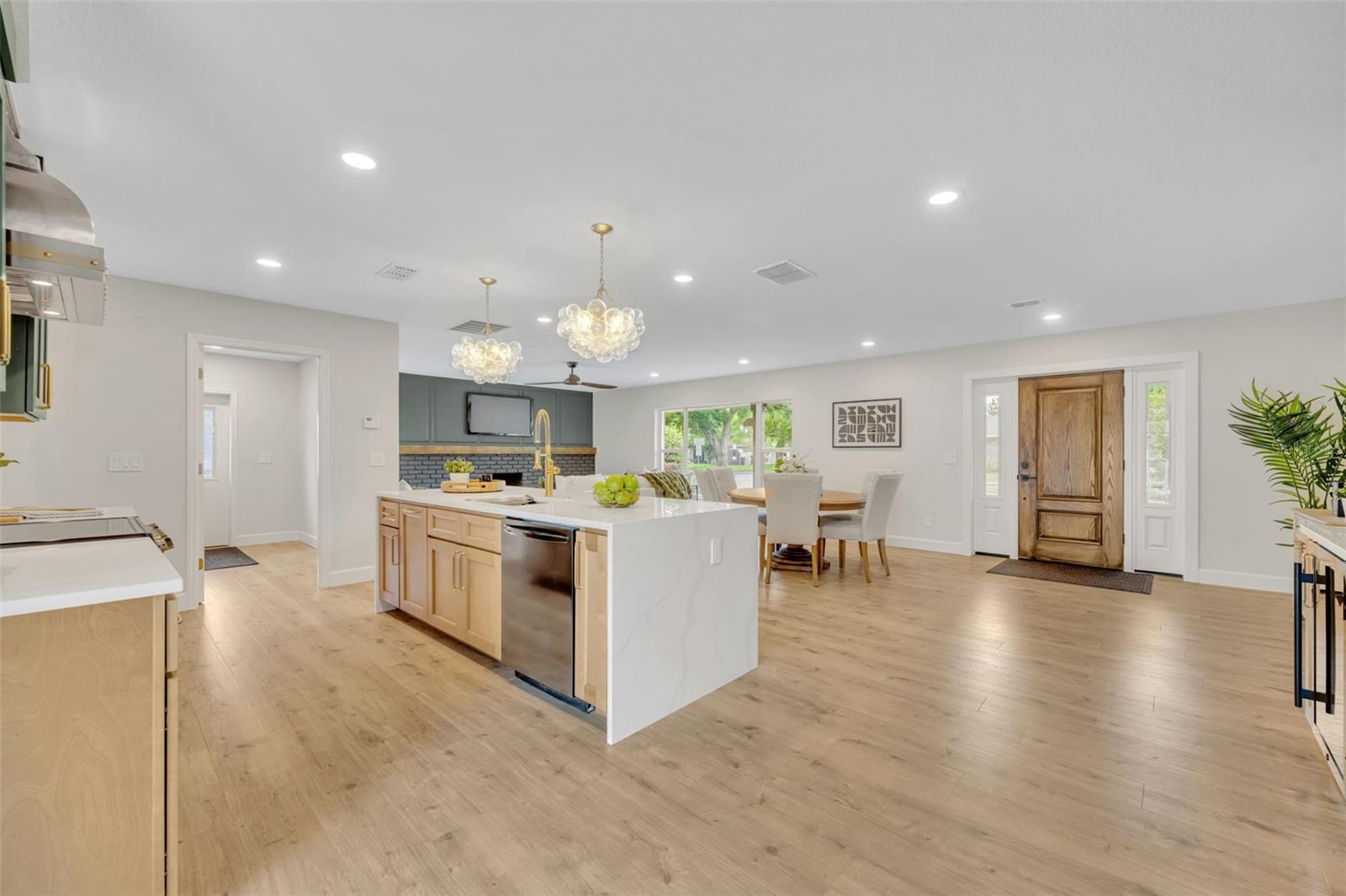 Image 11 of 35 For 350 Cornwall Rd