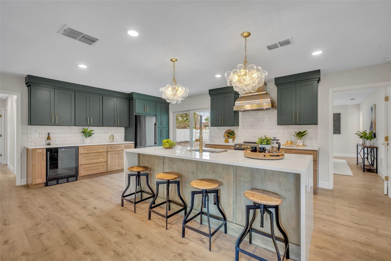 Image 13 of 35 For 350 Cornwall Rd