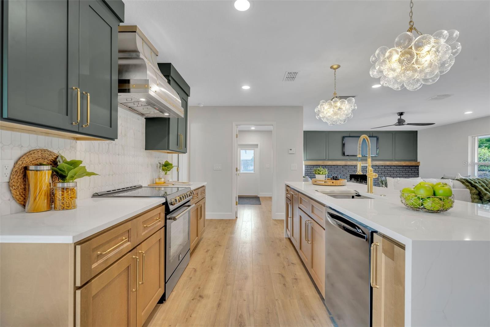 Image 14 of 35 For 350 Cornwall Rd