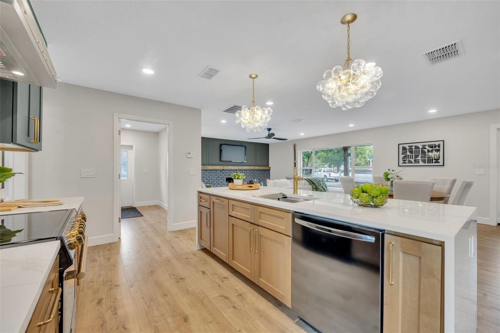 Image 16 of 35 For 350 Cornwall Rd