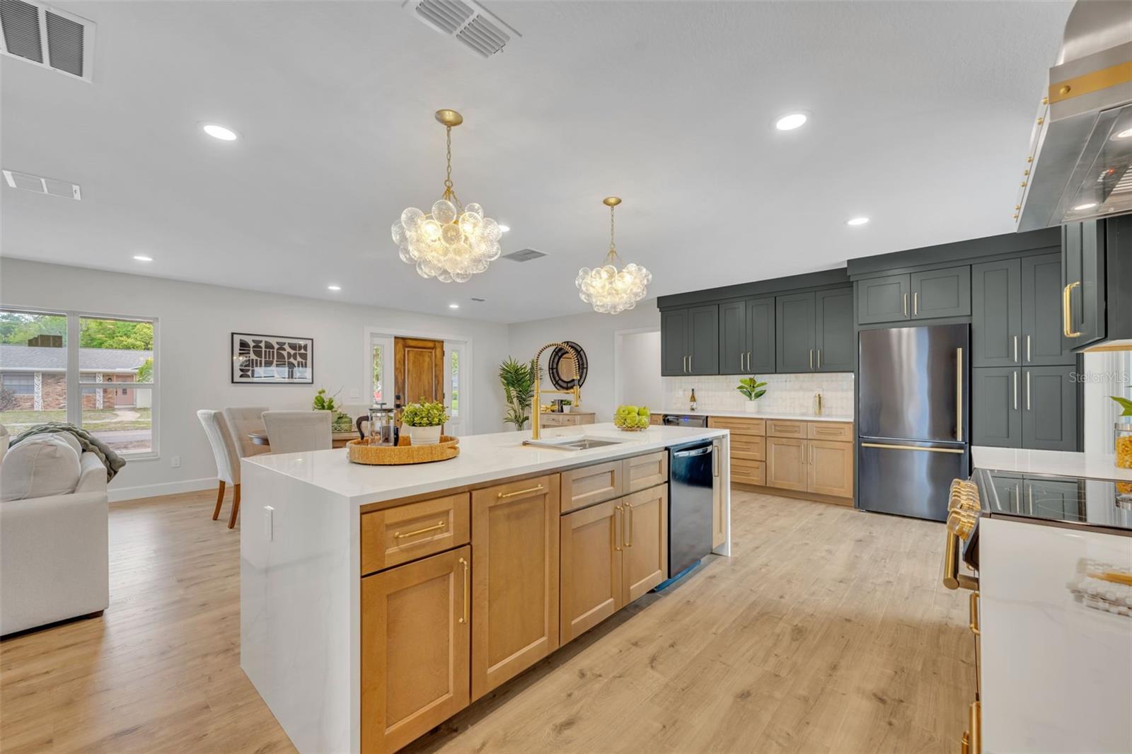 Image 18 of 35 For 350 Cornwall Rd