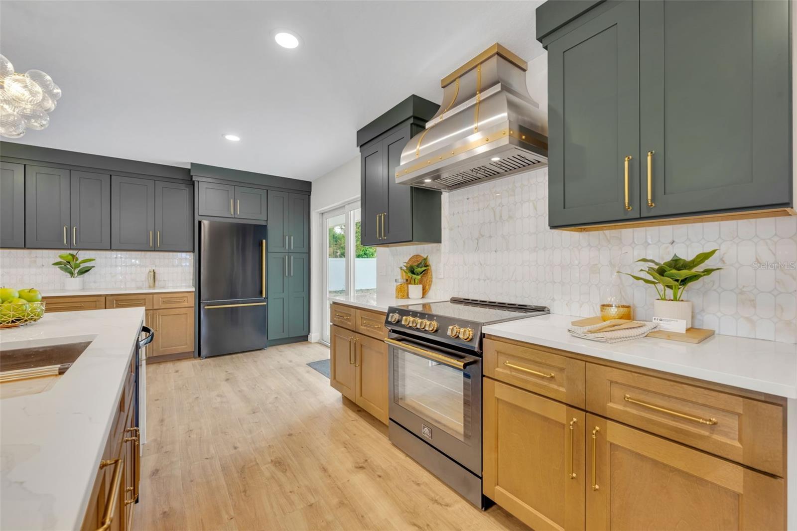 Image 19 of 35 For 350 Cornwall Rd