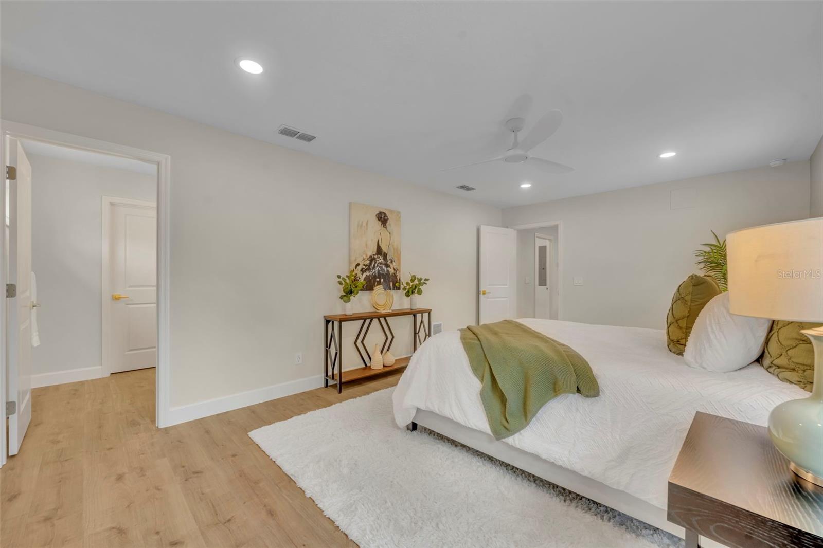 Image 22 of 35 For 350 Cornwall Rd