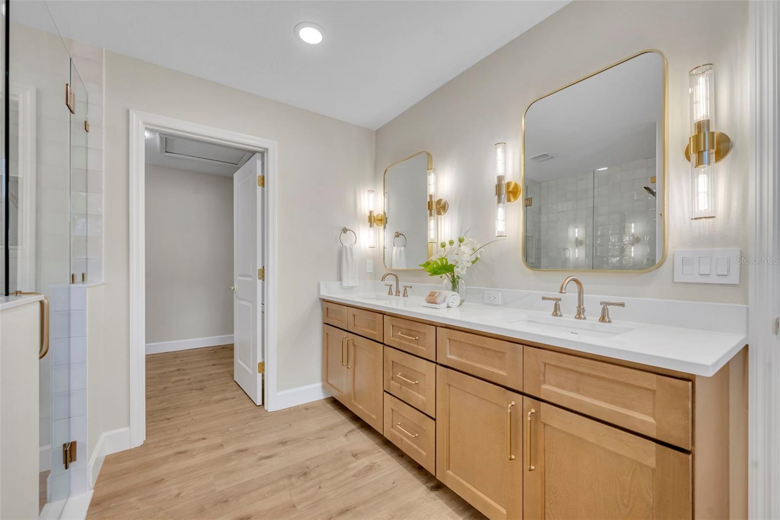 Image 23 of 35 For 350 Cornwall Rd