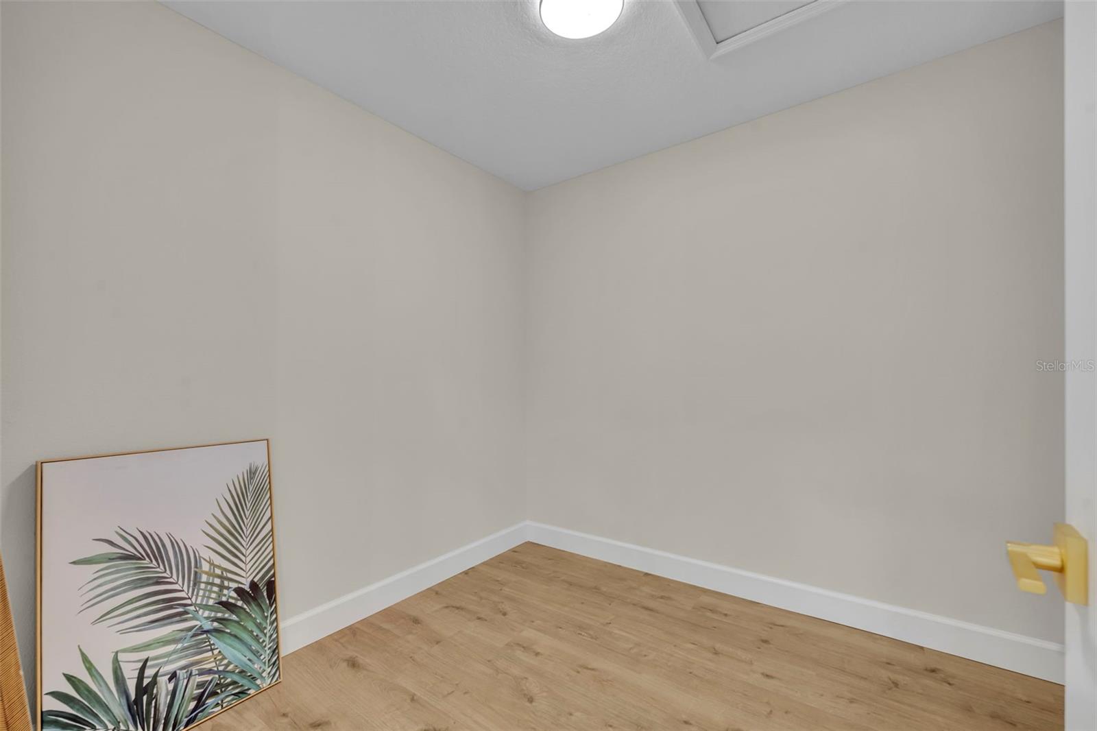 Image 25 of 35 For 350 Cornwall Rd