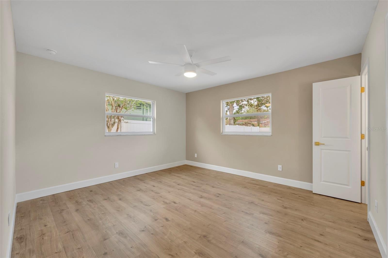 Image 28 of 35 For 350 Cornwall Rd