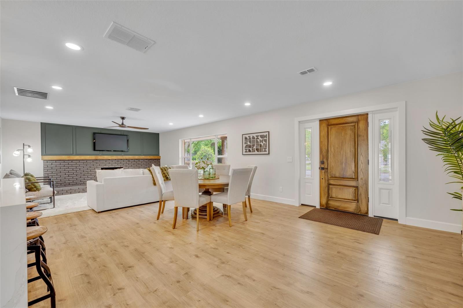 Image 3 of 35 For 350 Cornwall Rd