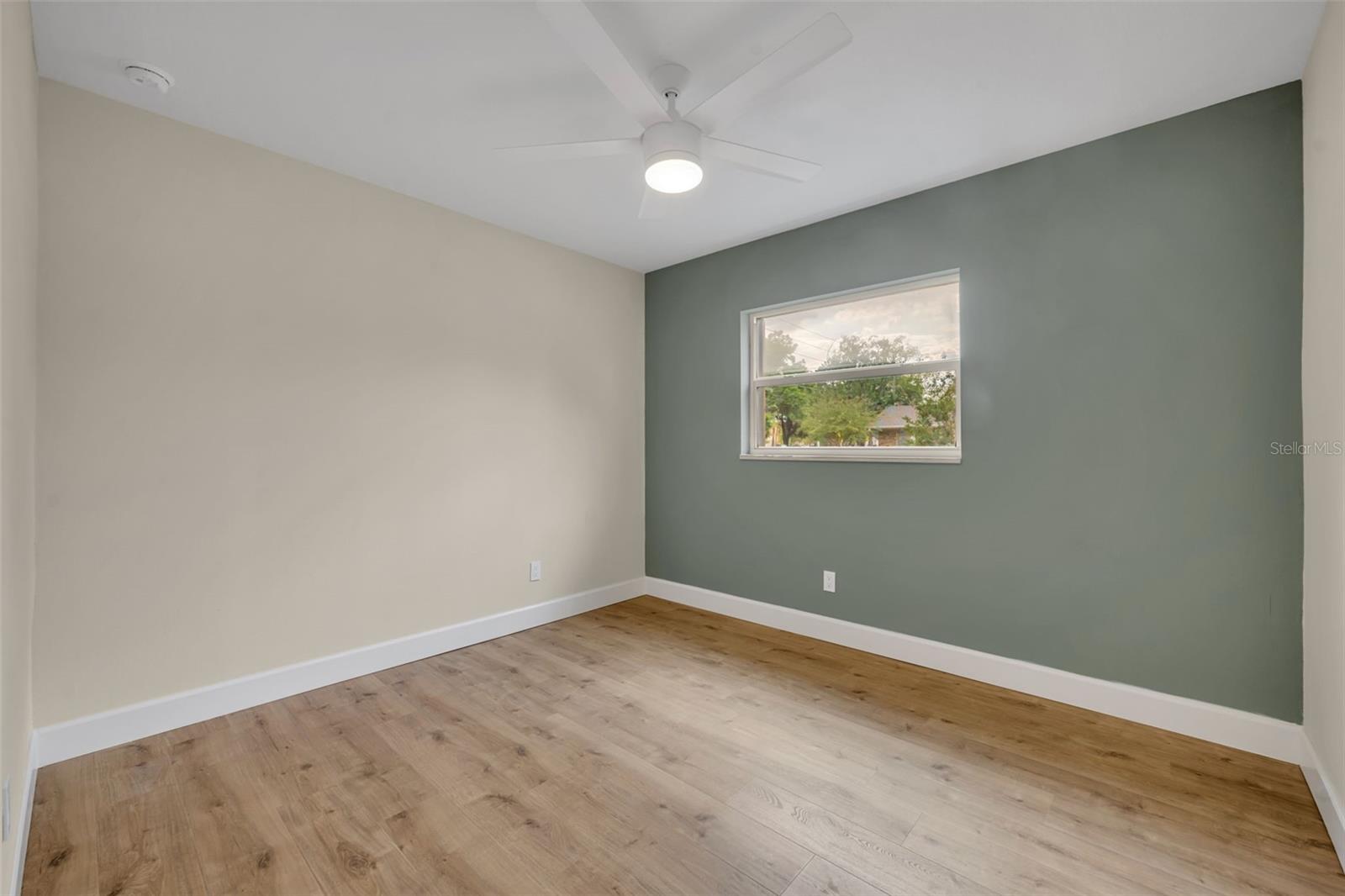 Image 31 of 35 For 350 Cornwall Rd