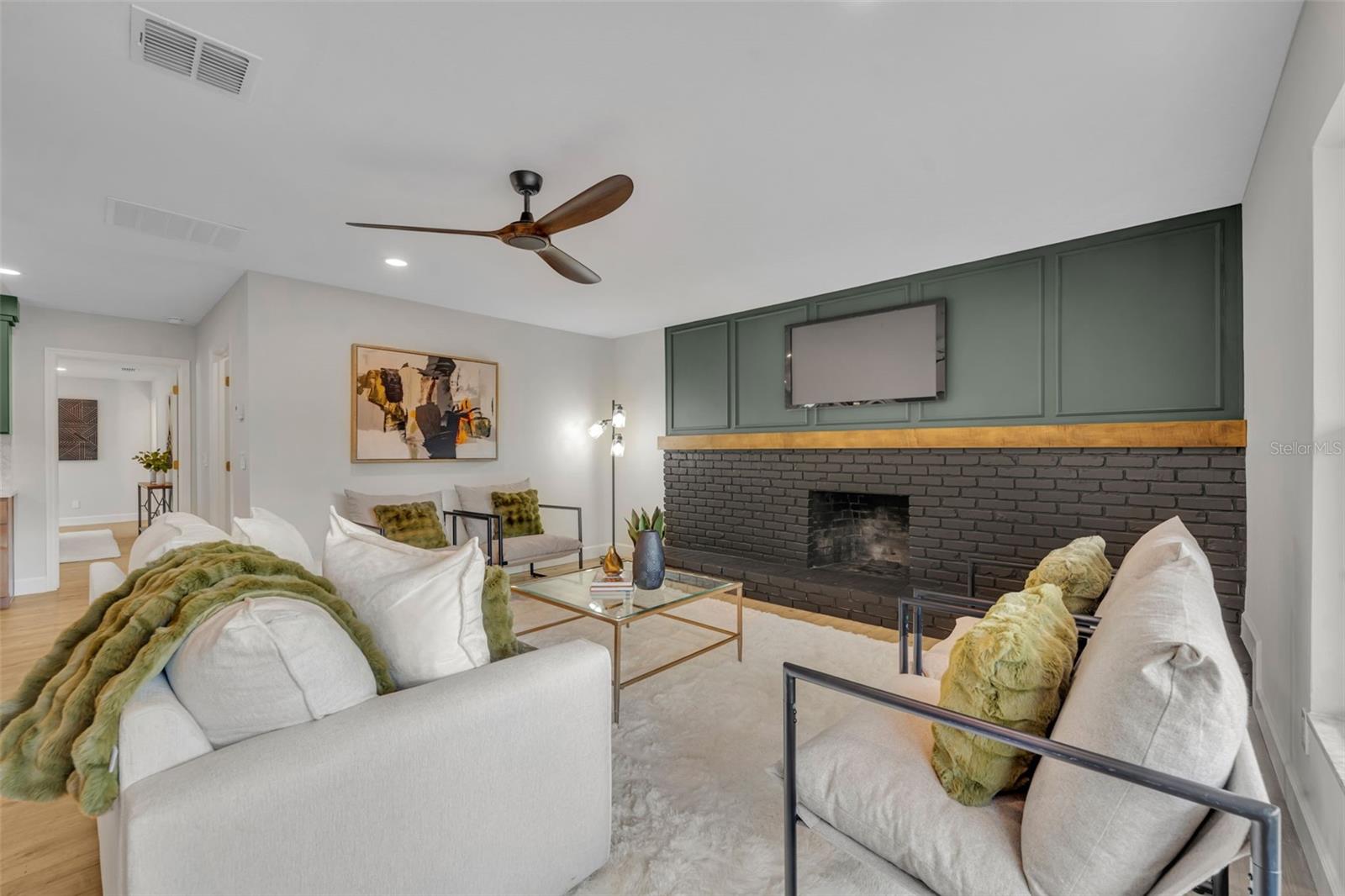 Image 5 of 35 For 350 Cornwall Rd