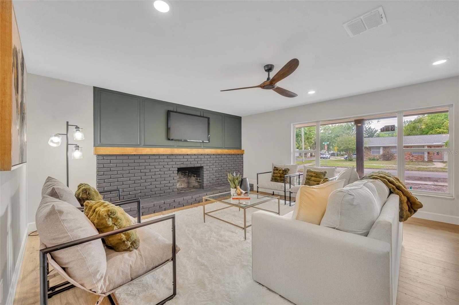 Image 6 of 35 For 350 Cornwall Rd