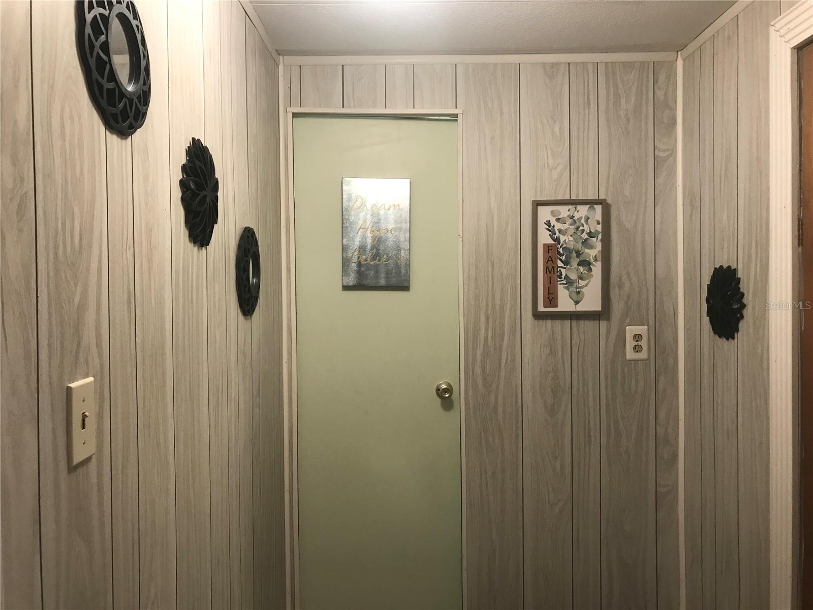 Image 36 of 44 For 118 Millcreek Drive