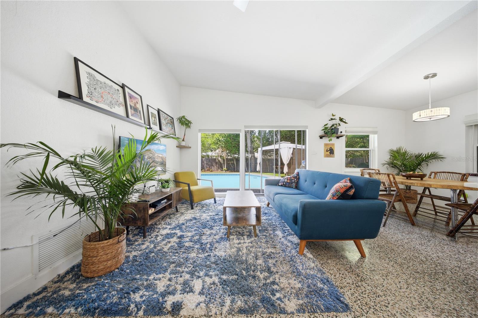 Listing photo id 10 for 1306 Ceylon Drive