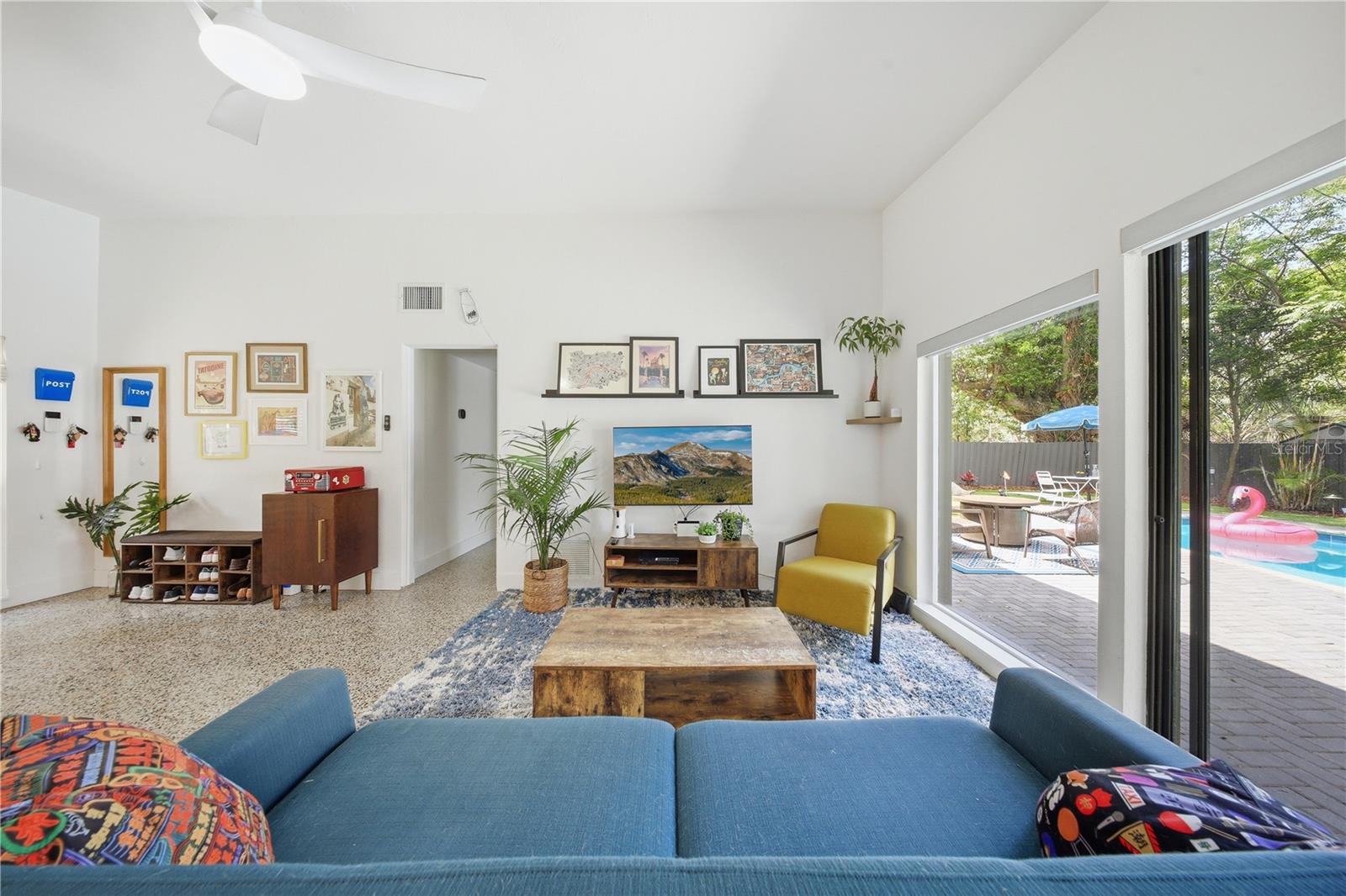 Listing photo id 11 for 1306 Ceylon Drive