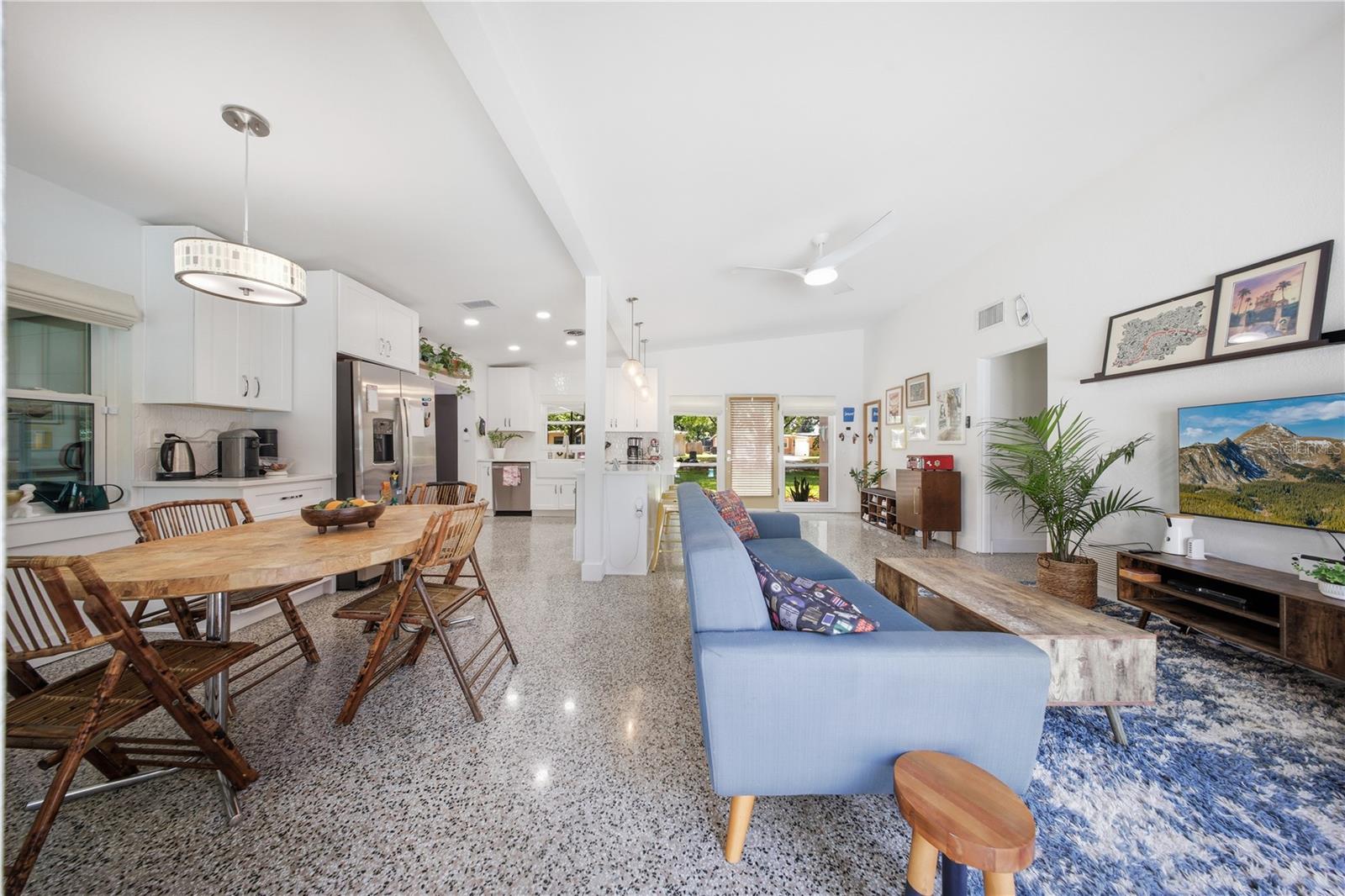 Listing photo id 12 for 1306 Ceylon Drive