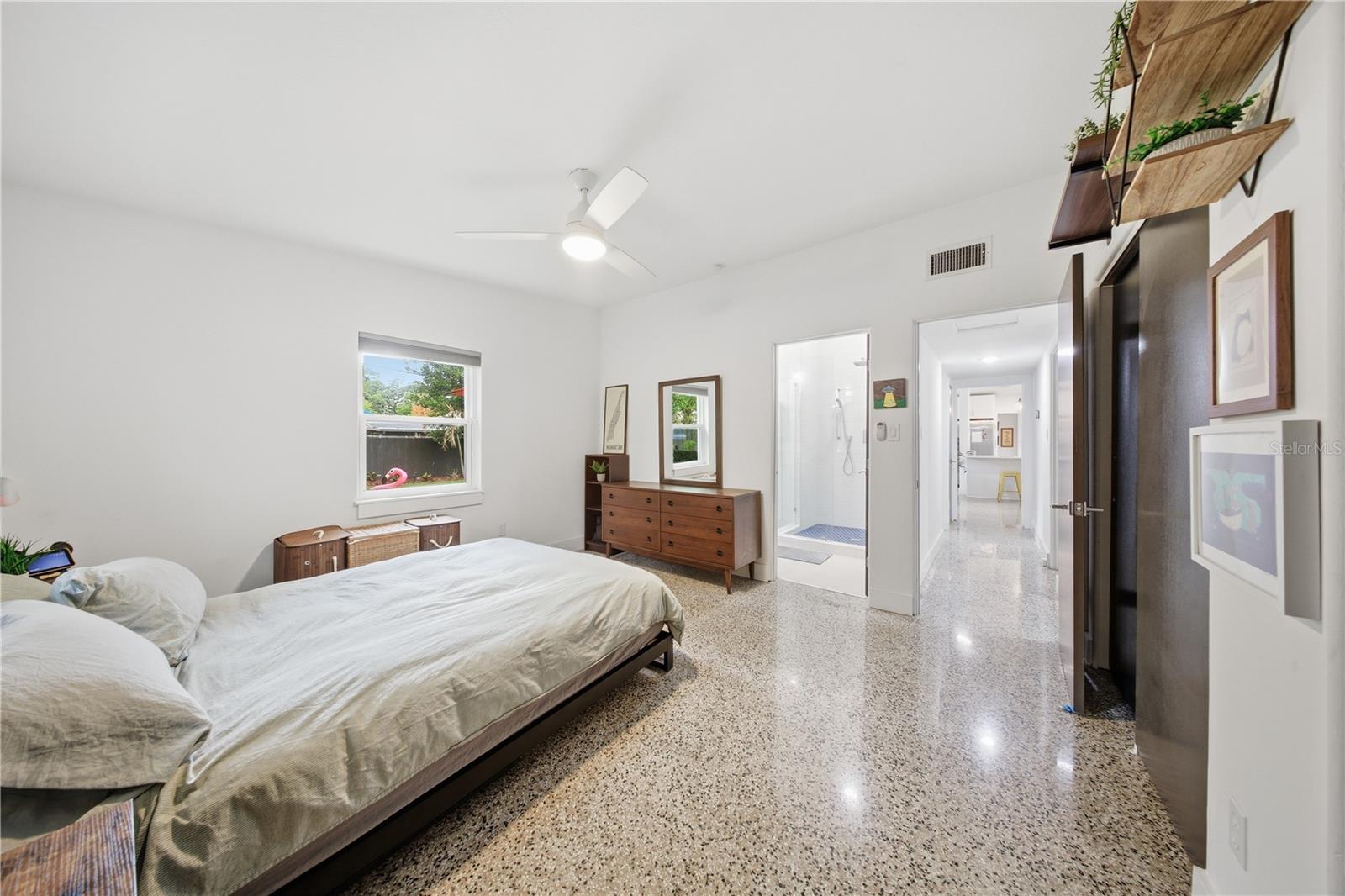 Listing photo id 15 for 1306 Ceylon Drive