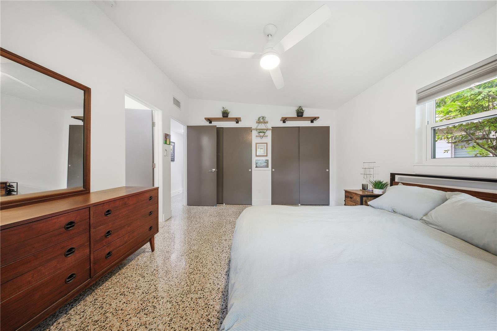 Listing photo id 16 for 1306 Ceylon Drive