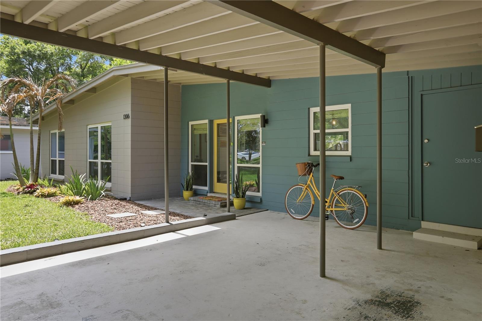 Listing photo id 0 for 1306 Ceylon Drive