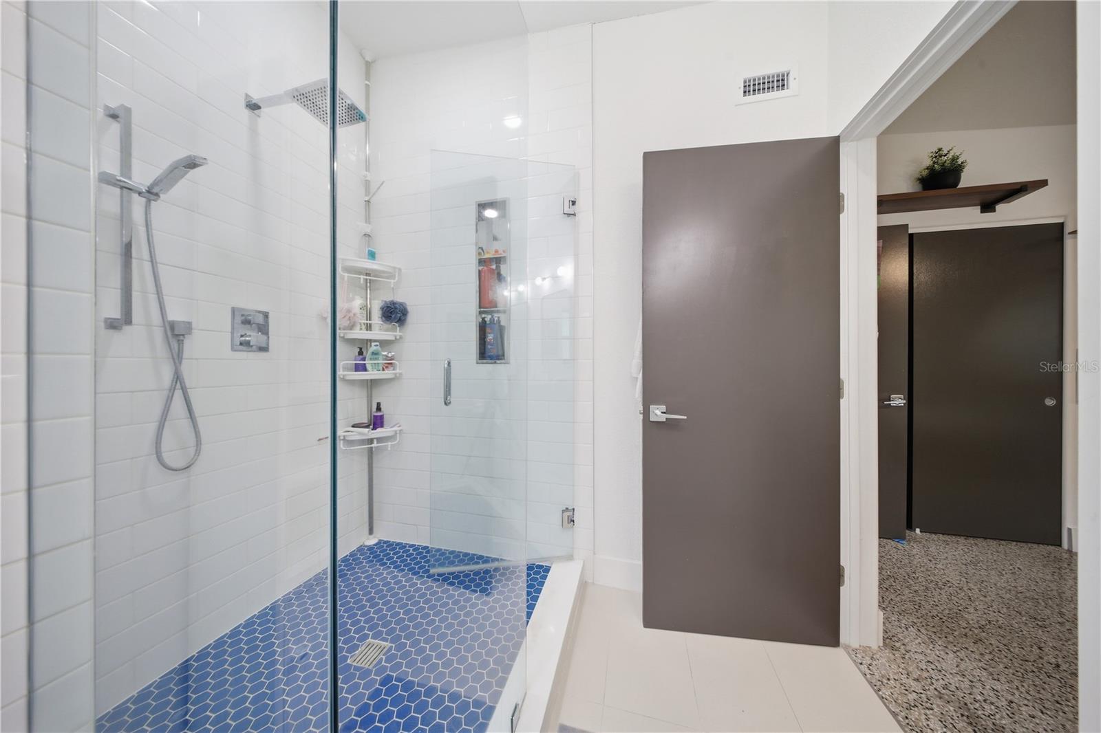 Listing photo id 19 for 1306 Ceylon Drive