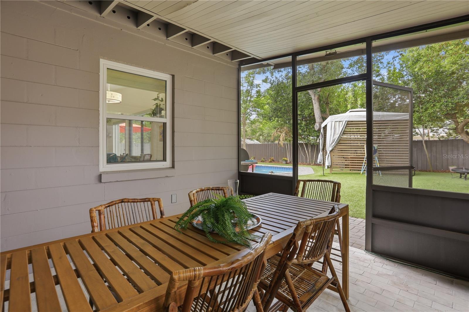 Listing photo id 25 for 1306 Ceylon Drive