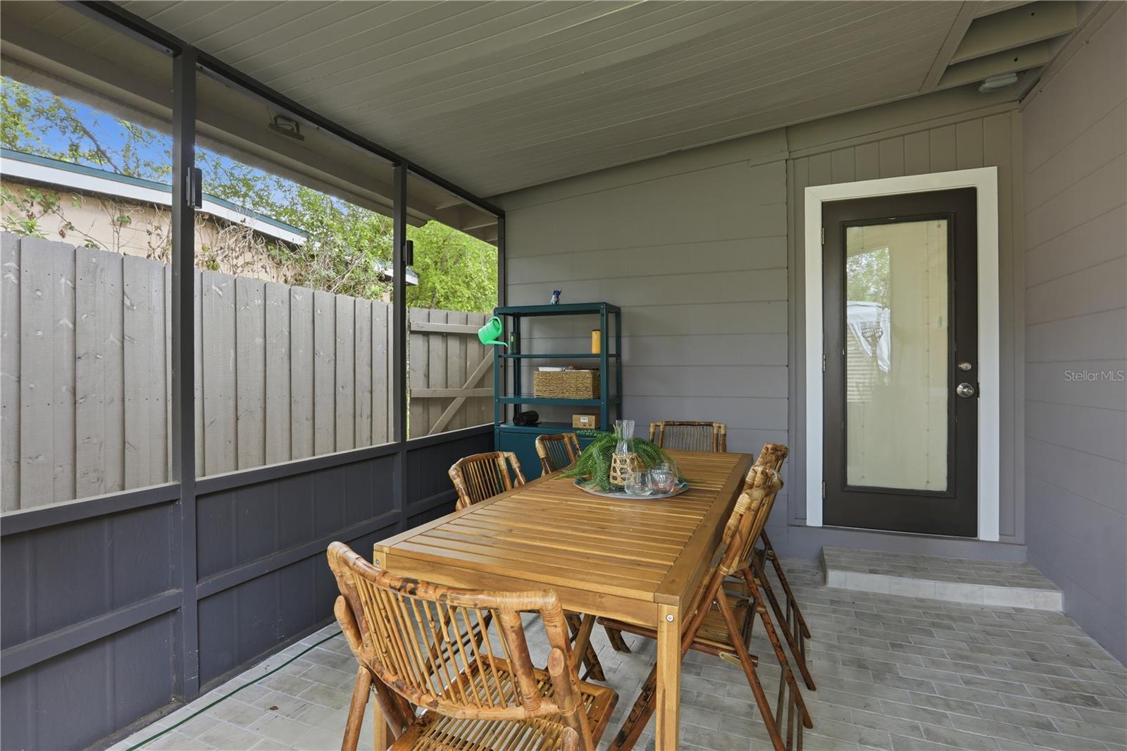 Listing photo id 27 for 1306 Ceylon Drive