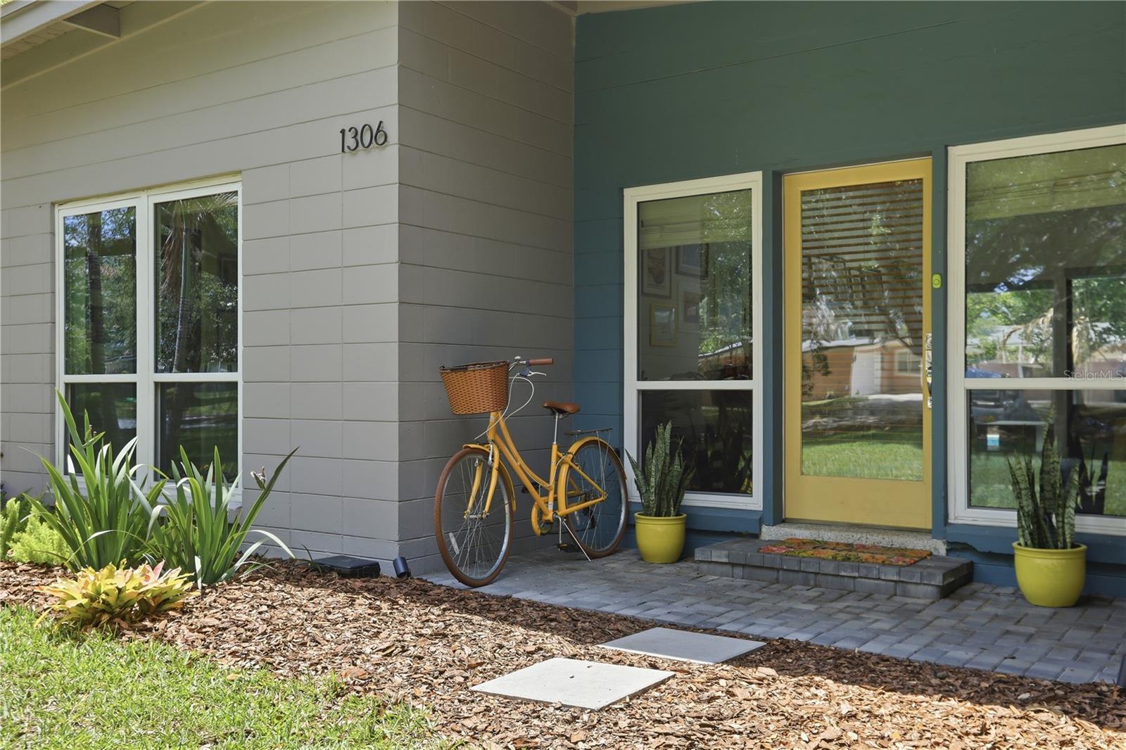 Listing photo id 1 for 1306 Ceylon Drive