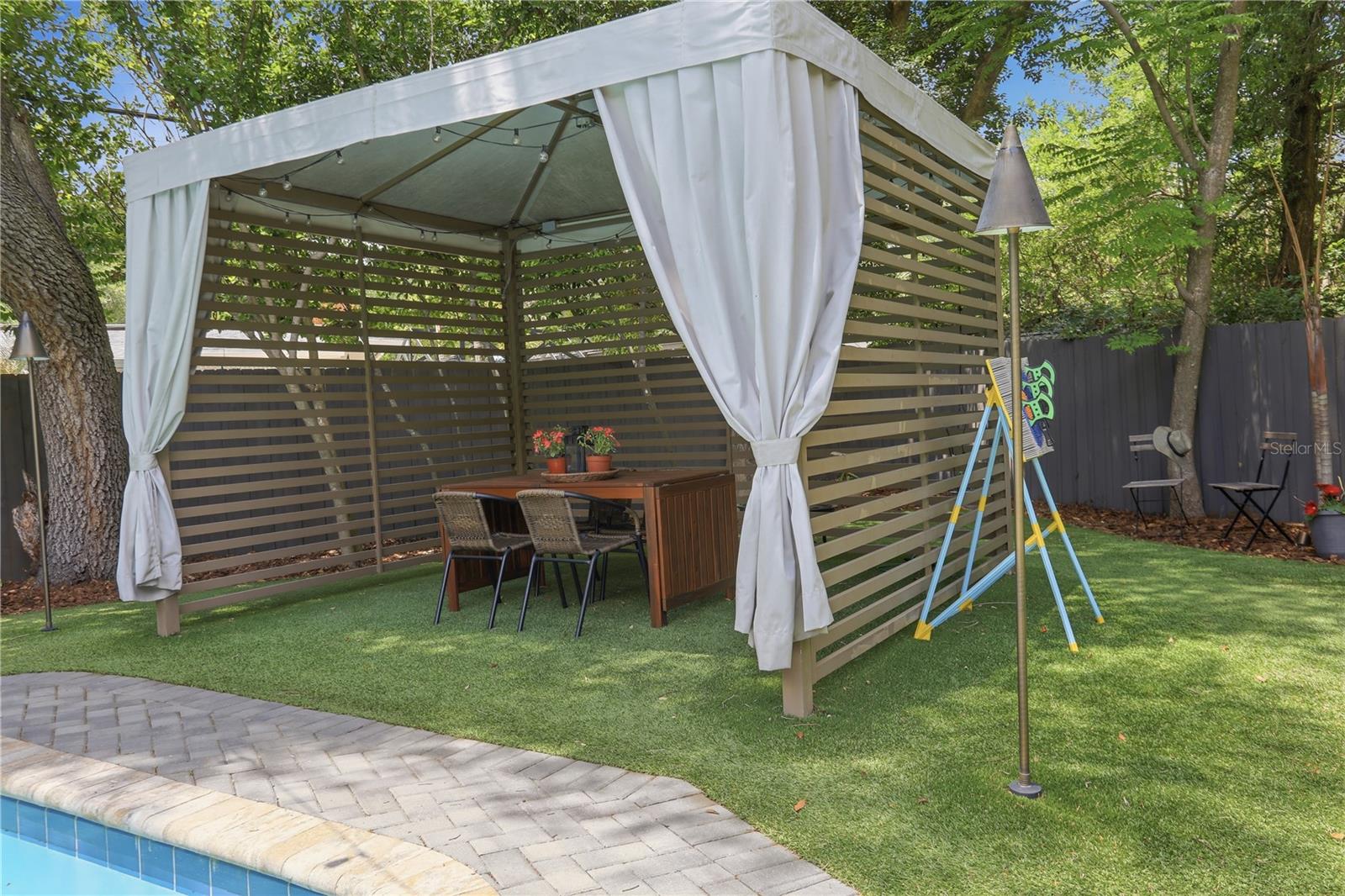 Listing photo id 30 for 1306 Ceylon Drive